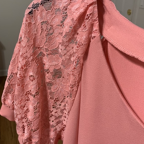 Pink lace puff sleeved v neck blouse - Picture 2 of 4